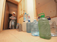 Жителі Криму запасаються водою та акумуляторами