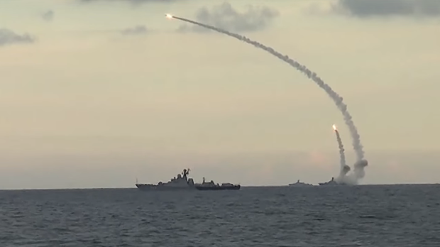 Запуск росіянами крилатих ракет. Фото: скріншот з відео.