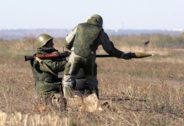 Терористи обстрілюють українські позиції з гранатомета. Ілюстрація:tsn.ua