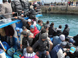 Ті, що вимагають гуманізму: Біженці-мусульмани викинули за борт 12 християн на шляху до Італії