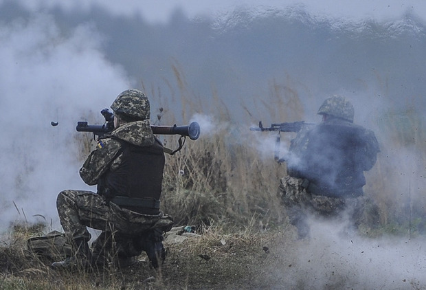 Терористи продовжують обстріл українських позицій у зоні АТО. Ілюстрація:vidomosti-ua.com