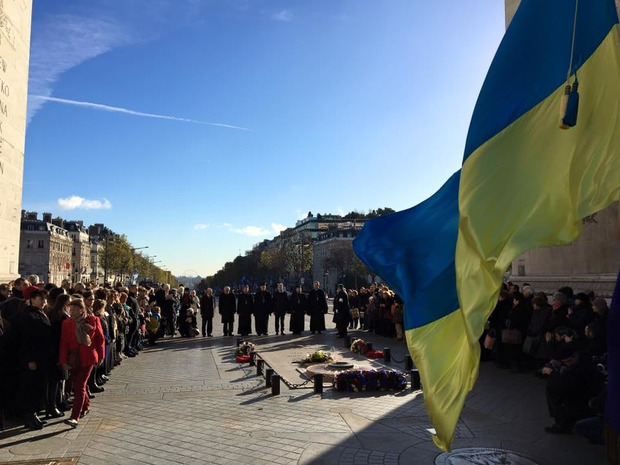 Українці у Парижі вшанували пам'ять Небесної сотні та жертв Голодомору.