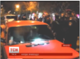 ​У Миколаєві розлючені громадяни затримали п'яного поліцейського, який ледве не вбив дитину (відео)