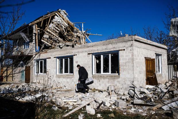 Селище Опитне, зруйноване російськими бойовиками. Фото: ua-pressa.com.