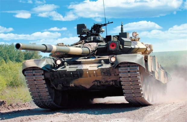 Российсский танкт Т-90