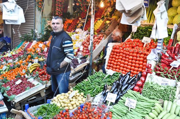 На ринку Стамбула. Ілюстрація:lad-dal-lad-dal.livejournal.com