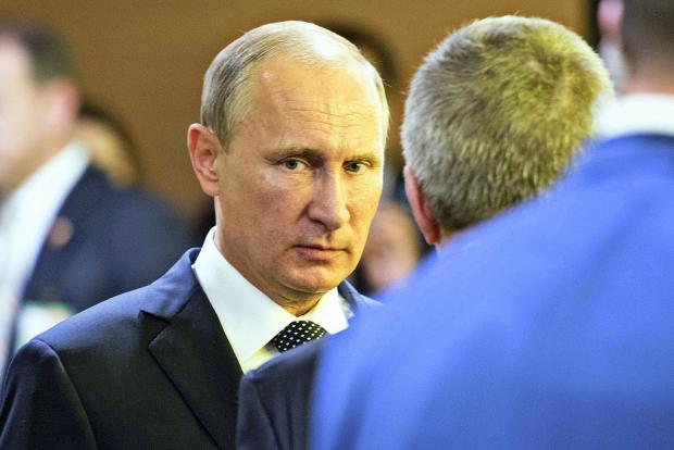 Путін прагне скасувати чи послабити санкції проти РФ, але й втрачати контроль над Донбасом не хоче. Ілюстрація:zn.ua