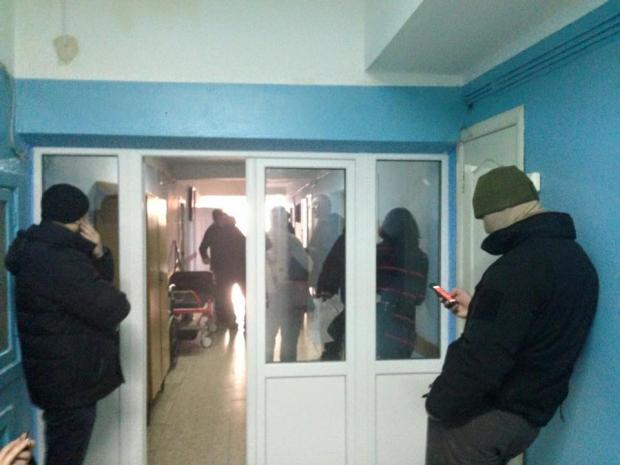 Слідчі ГПУ прийшли за Корбаном в Інститут Амосова. Фото: Facebook