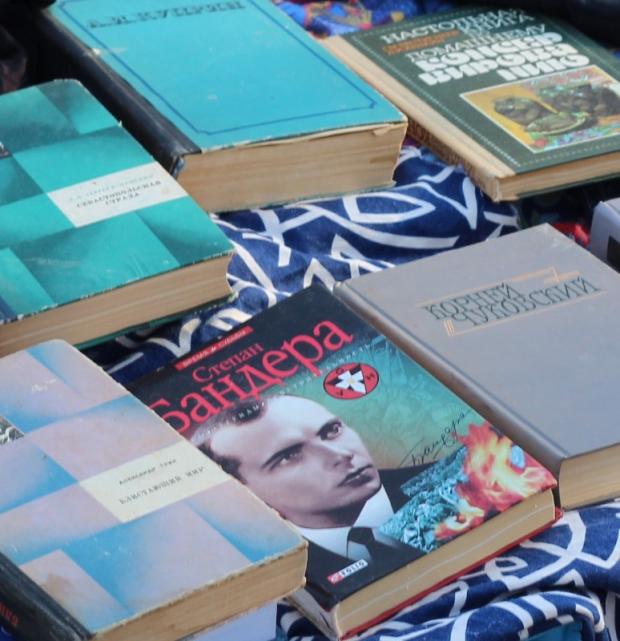 Книжка про Степана Бандеру з'явилася у Севастополі. Фото:http://ruinformer.com/