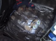 Тікав як міг: Росіянин загубив 11 ящиків горілки на суміжній українській території (відео)