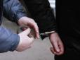 Геть знахабніли: На Львівщині поліцейський затримав грабіжників у власній квартирі