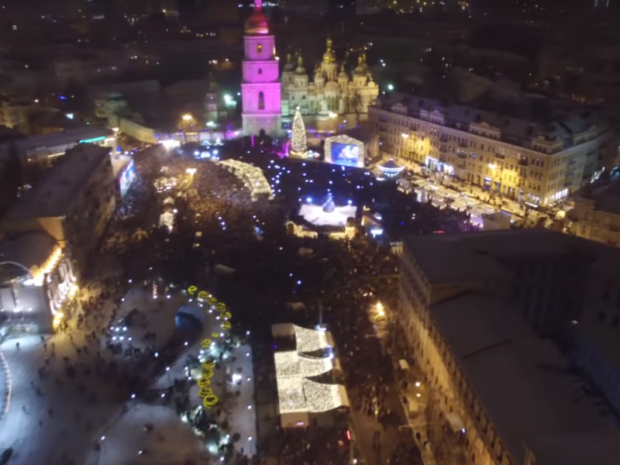 Святкування Нового року на Софійській площі столиці. Фото: скрін відео