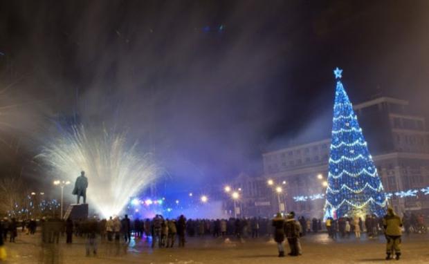 Новий рік в Донецьку на площі Леніна. Фото: dan-news.info
