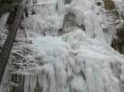 Ані світла, ані тепла: На Південному березі Криму замерз навіть найбільший водоспад (фотофакт)