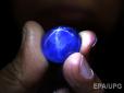 У Шрі-Ланці на шахті знайшли найбільший синій сапфір