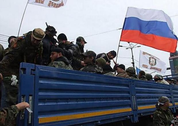 Російські бойовики у Донецьку. Фото: http://fakty.ua.