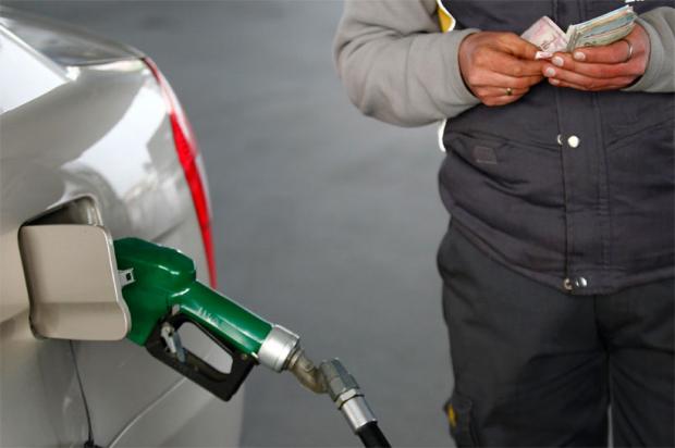 Бензин не подешевшає. Фото: www.agstrade.ru.