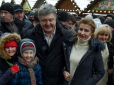 Порошенко з родиною прогулявся різдвяним ярмарком у Львові (фото)