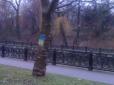 На зло оркам: Парк Сімферополя прикрасили прапорами України (фото)