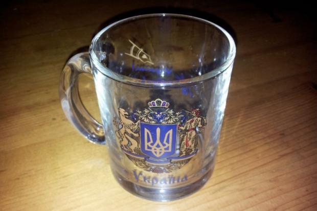 Патріотичні чашки з Ужгорода. Фото: LiveJournal