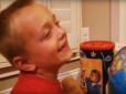 Хіт мережі: Американський малюк вибухнув реготом, коли почув про Путіна (відео)