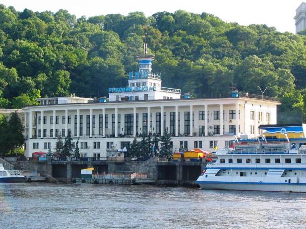 Київський річковий порт. Фото: vkyev.ru.