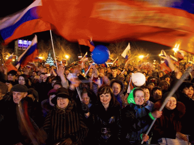 Кримчани та росіяни вже не дуже радіють. Фото: nnm.me.