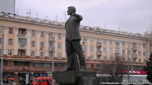 Пам'ятник одному з організаторів Голодомору Григорію Петровському у Дніпропетровську. Фото:http://www.radiosvoboda.org/
