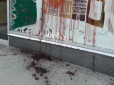 З'явився запис про те, що у Львові протестувальники вчинили над магазином Порошенка (відео)