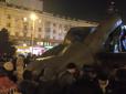 У Авакова відкрили кримінальну справу через повалення пам'ятника Петровському в Дніпропетровську