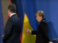 Забув про фото: У мережі показали відео, як Меркель доганяла Порошенка