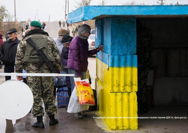 Пункт в'їзду-виїзду у Станиці-Луганській. Фото:www.5.ua