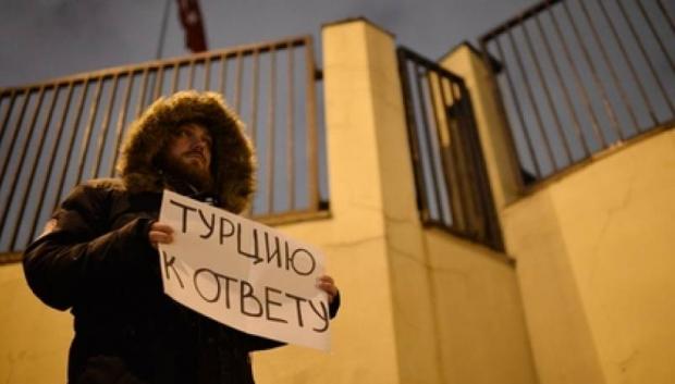 Акція протесту під посольством Туреччини в РФ. Ілюстрація:red.msk.ru