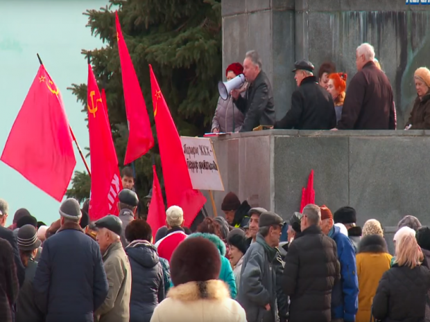 Комуністи в Керчі протестують проти безробіття і зростання тарифів у Криму. Фото: скріншот