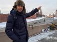 Бандери у Москві: Кремль прикрасили сердечком в кольорах прапора України (фотофакт)