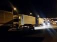 Удар у відповідь: Україна призупиняє транзит російських вантажівок