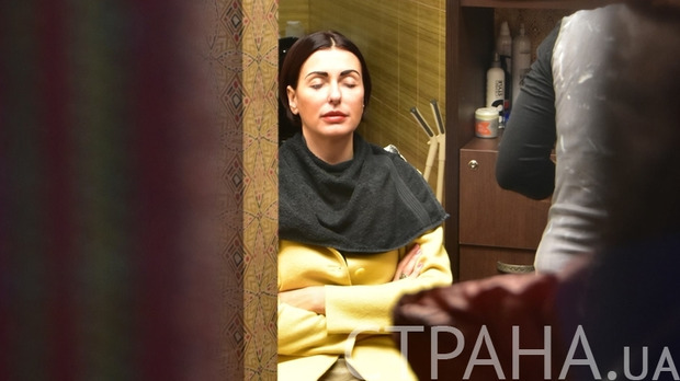 Пані Яценюк сходила в салон краси. Фото: Страна.ua.
