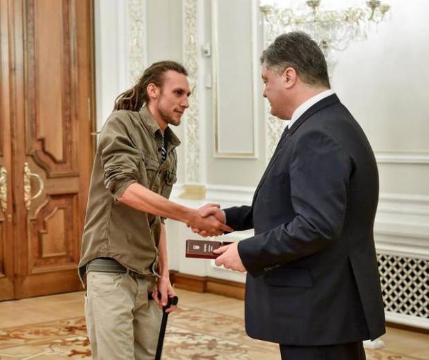 Петро Порошенко нагородив активістів Євромайдану. Фото: censor.net.ua.