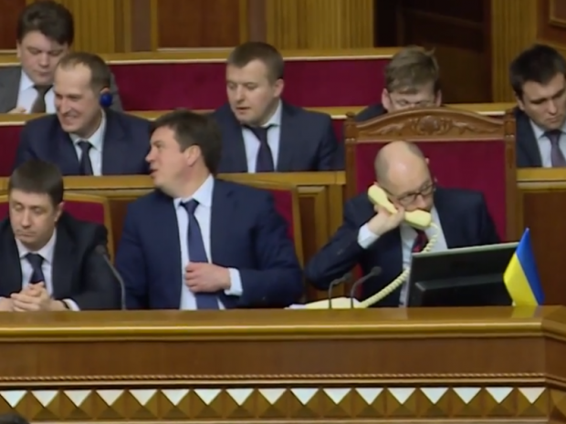 Уряд Яценюка у ВР під час голосування за його відставку. Фото: скрін відео