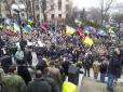 Київ: Активісти трощать офіси Ахметова та російських банків