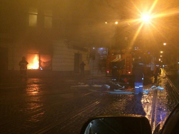 У Львові вночі підпалили відділення "Сбербанка России". Фото: Facebook