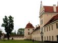 Спалахнула пожежа: Знаменитий королівський замок на Львівщині зазнав атаки 