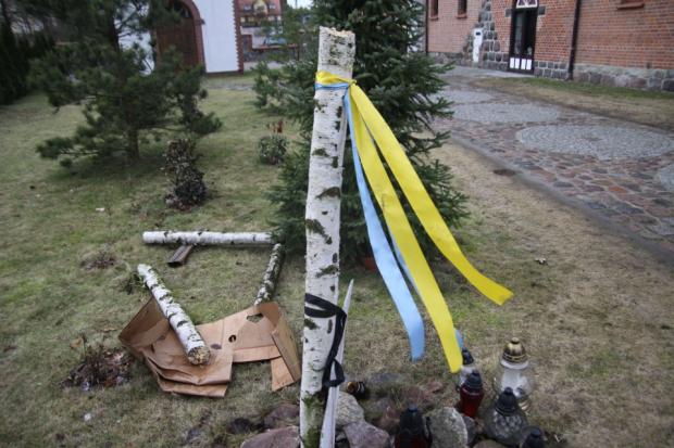 У польському батошіце невідомі вандали знищили пам'ятний хрест Героям Майдану. Фото:http://ukraincy.wm.pl/