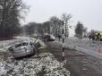 Смертельна ДТП на Львівщині: Авто на швидкості влетіло в маршрутку, загинув екс-регіонал, 10 людей поранено (фото)