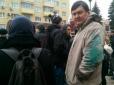 Поліція мовчки спостерігала: У Воронежі хулігани облили зеленкою учасників акції пам'яті Нємцова