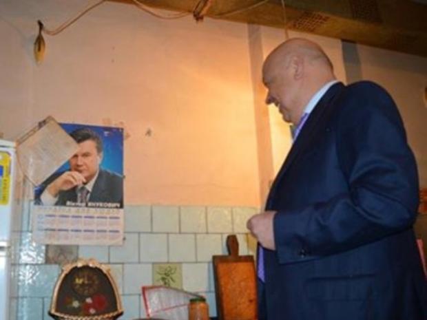 Янукович десь у кухні. Фото: соцмережі.