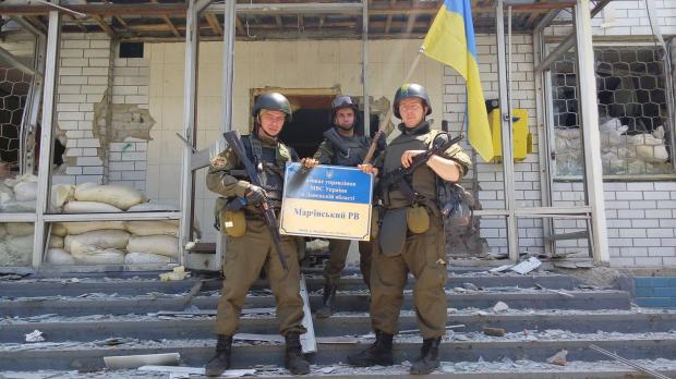 Українські військові у Мар'їнці. Фото: 112.ua.