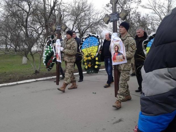 Очаків прощається з морпіхами-героями. Фото:http://ochakov-segodnya.com.ua/