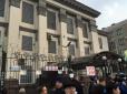 Буде на мітинг: Під посольство РФ у Києві принесли шини