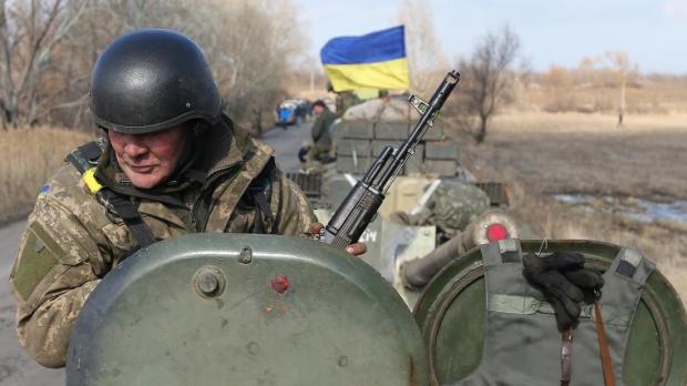 Українські військові біля Ясинуватської розв'язки. Фото: press-centr.com.